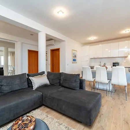 Very Good Life Apartment