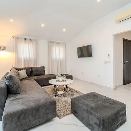 Very Good Life Apartment