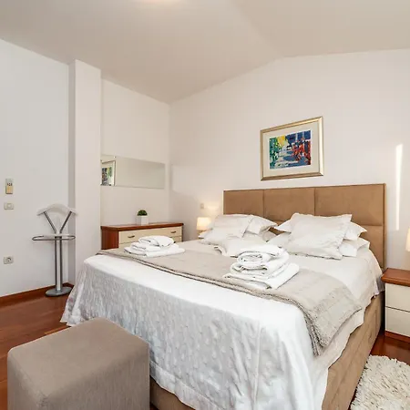 Very Good Life Apartment *