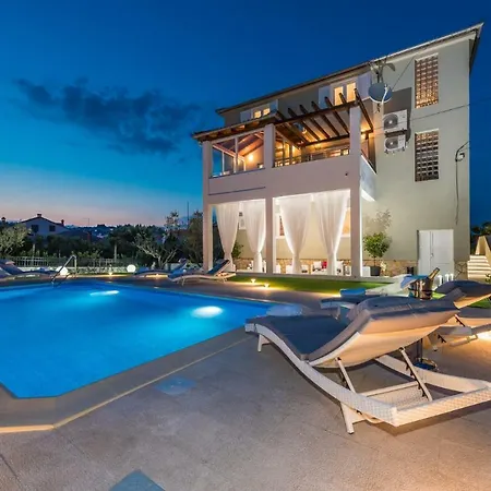 Very Good Life Apartment