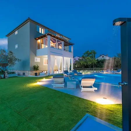 Very Good Life Apartment