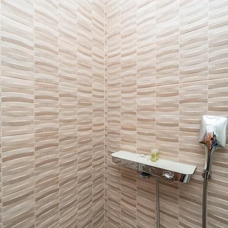 Very Good Life * Preko